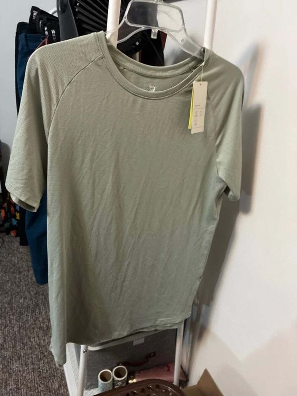 Men’s Small NWT all in motion sage green raglan tee shirt